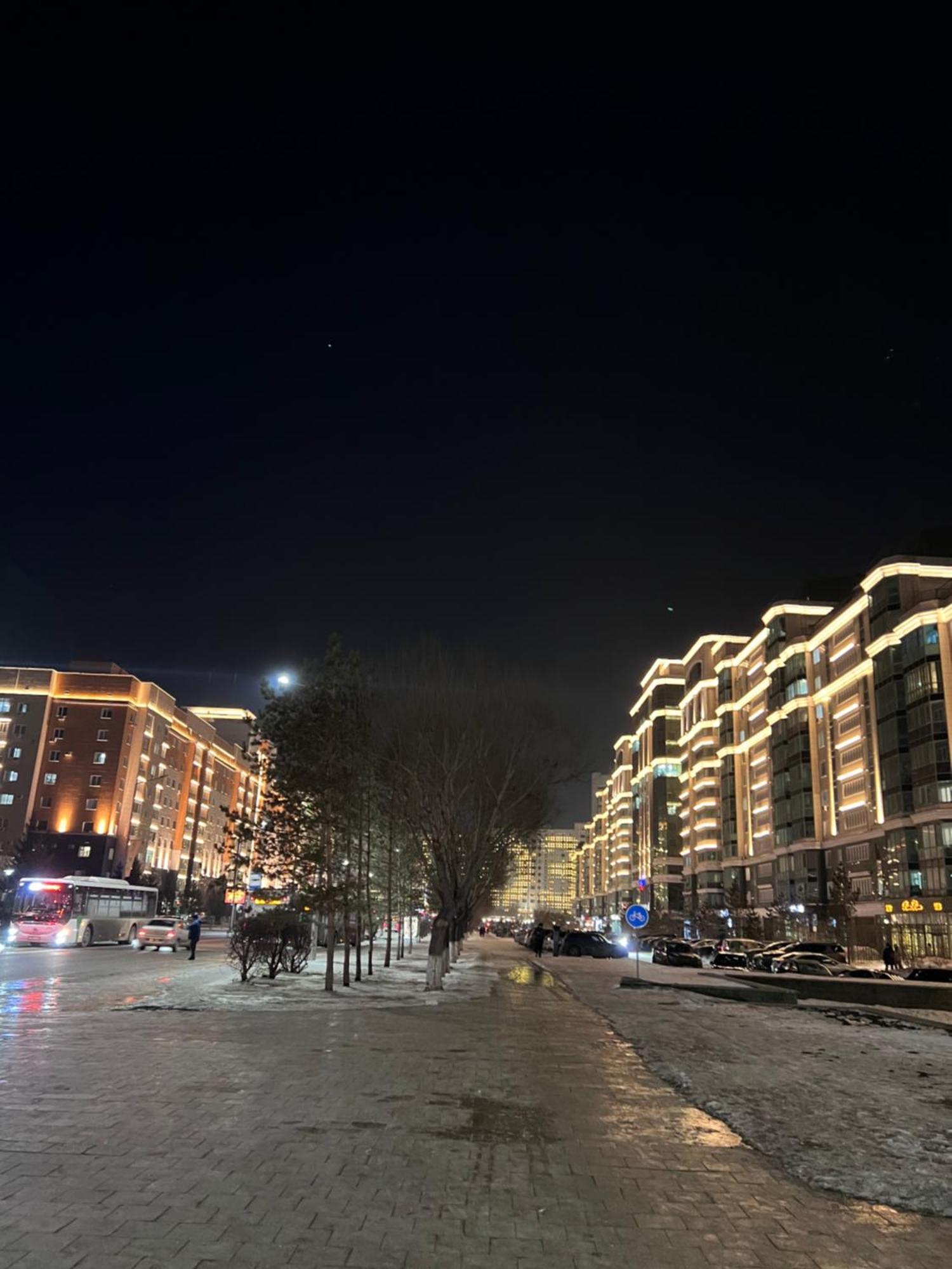7 Очень Теплая Возле Байтерека Квартира Для 1-4 Человек Astana Eksteriør bilde