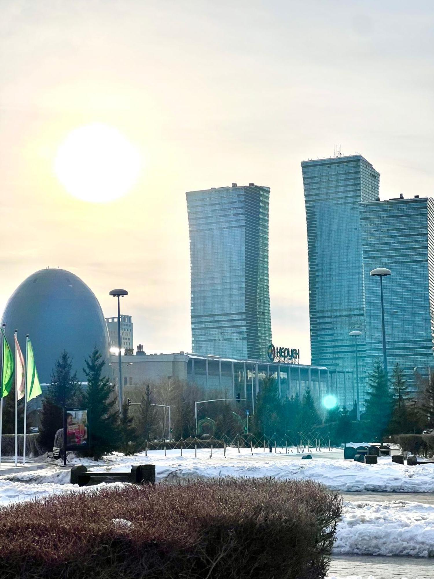 7 Очень Теплая Возле Байтерека Квартира Для 1-4 Человек Astana Eksteriør bilde