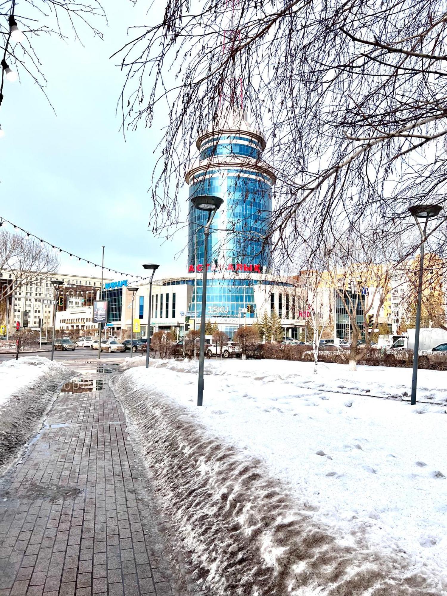 7 Очень Теплая Возле Байтерека Квартира Для 1-4 Человек Astana Eksteriør bilde